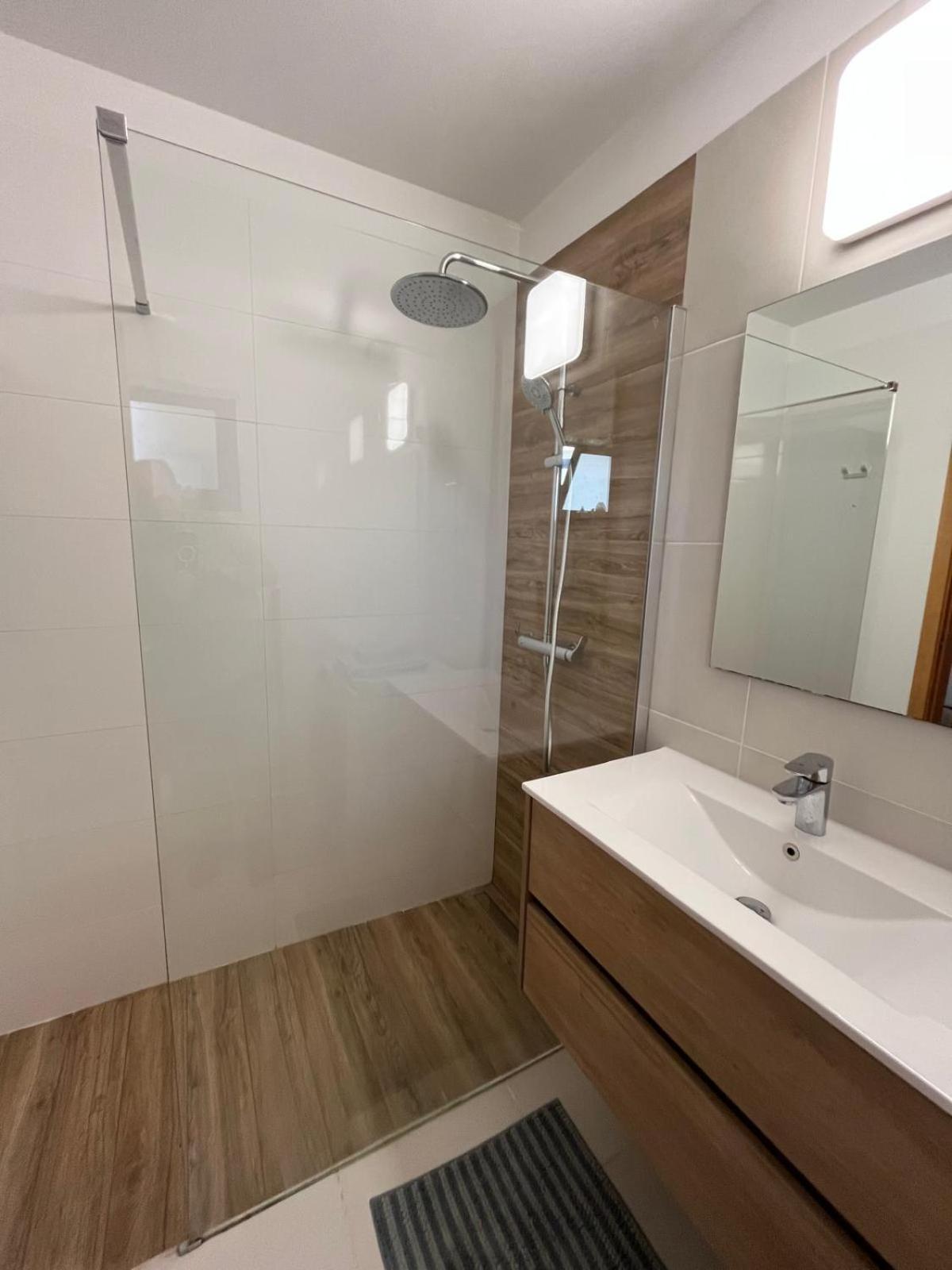 Appartement Charming & Modern Poente With Double Pool *